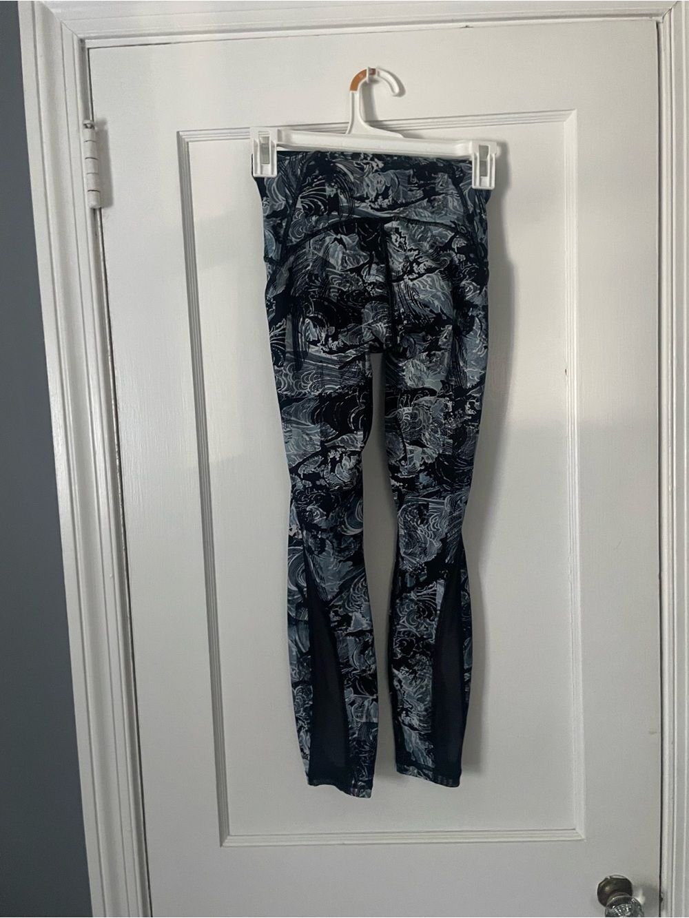Lululemon Train Times 7/8 Pant *25"
Eternal Wave Starlight Black Women’s Sz 2
